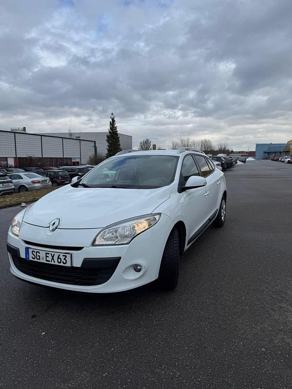Gebraucht Renault Mégane GrandTour 106 PS (77 kW) 2011 Weiß Kombi
