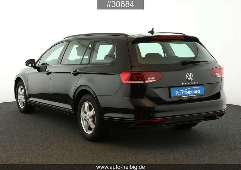 Gebraucht VW Passat 122 PS (89 kW) 2023 Schwarz Kombi