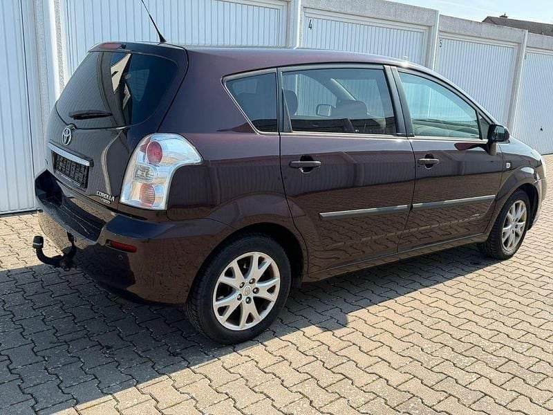 Gebraucht Toyota Corolla Verso Team 129 PS (94 kW) 2008 Rot Van / Kleinbus