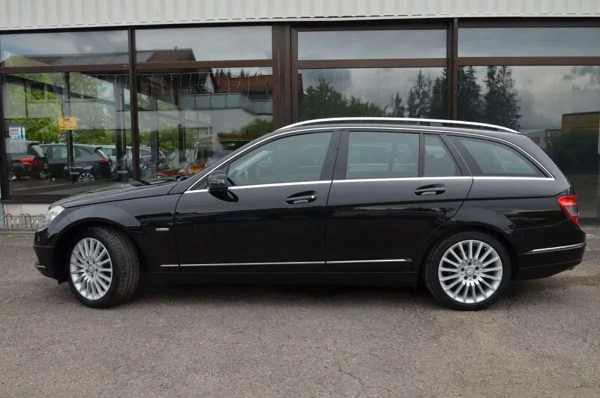 Gebraucht Mercedes C180 Avantgarde 156 PS (114 kW) 2009 Schwarz Kombi
