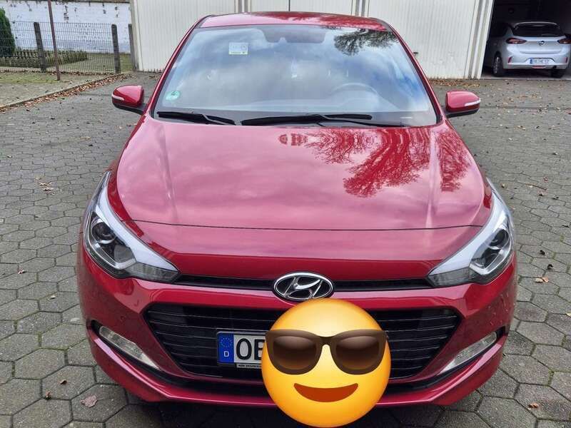 Rot Gebraucht 2016 Hyundai i20 Passion Plus Limousine | 11.990 € (Etwas zu teuer) - Bild 1/4