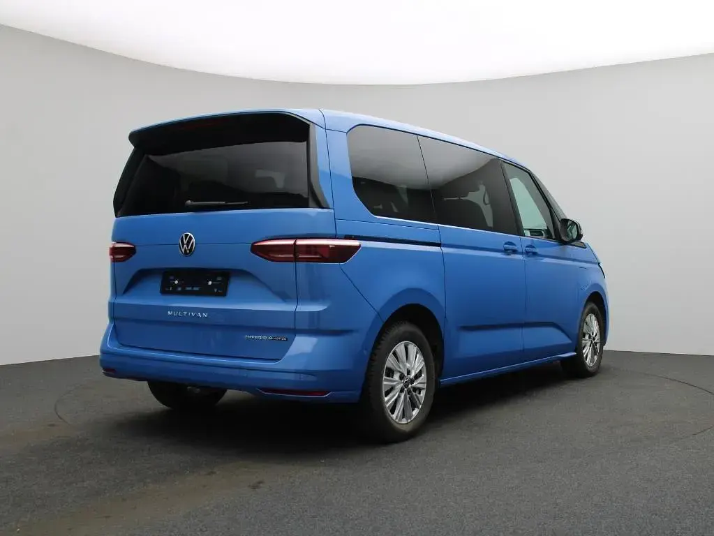 Gebraucht VW Multivan 245 PS (180 kW) 2025 Medium blue metallic Van / Kleinbus