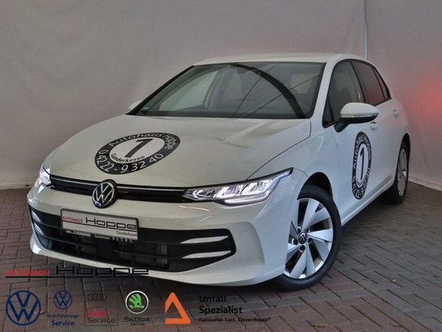 Pure white Gebraucht 2024 VW Golf VIII Life Limousine | 27.680 € (Etwas zu teuer) - Bild 1/4