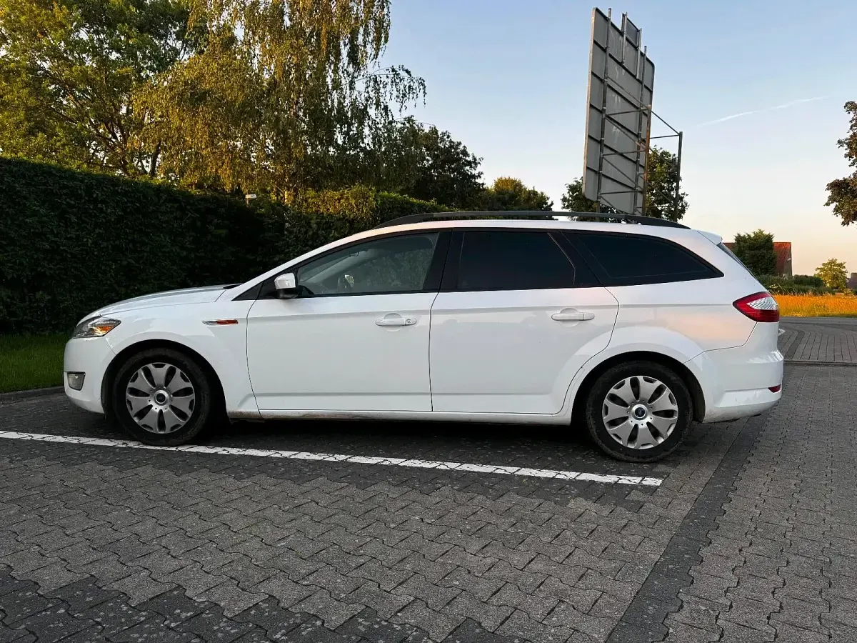 Gebraucht Ford Mondeo 140 PS (102 kW) 2009 Weiß Kombi
