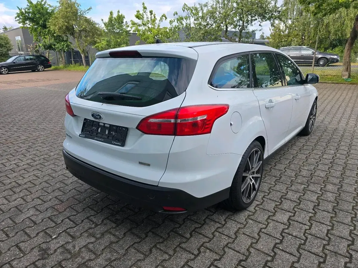 Gebraucht Ford Focus 125 PS (91 kW) 2017 Weiß Kombi