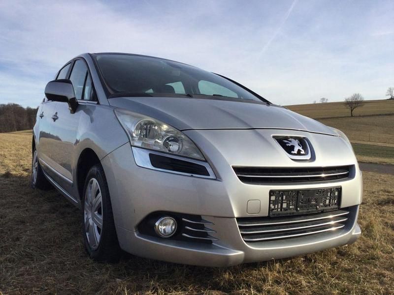 Gebraucht Peugeot 5008 Active 156 PS (114 kW) 2011 Silber Van / Kleinbus