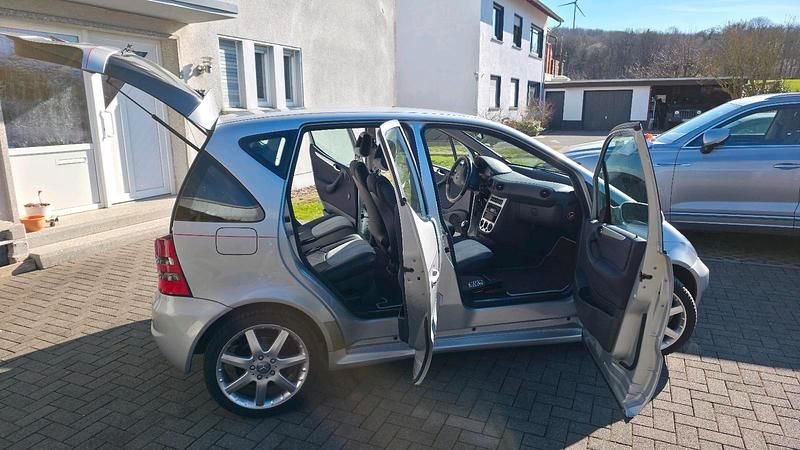 Gebraucht Mercedes A210 140 PS (102 kW) 2002 Silber Limousine