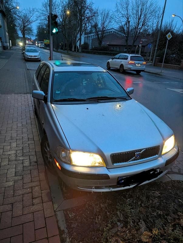 Silber Gebraucht 2002 Volvo V40 Kombi | 999 € (Guter Preis) - Bild 1/4