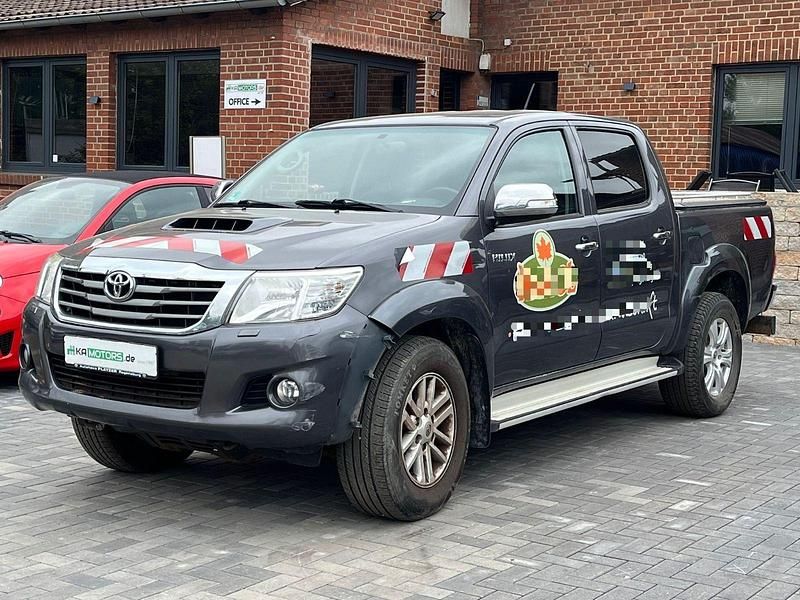 Grau Gebraucht 2015 Toyota HiLux Comfort Abholung | 17.997 € - Bild 1/4