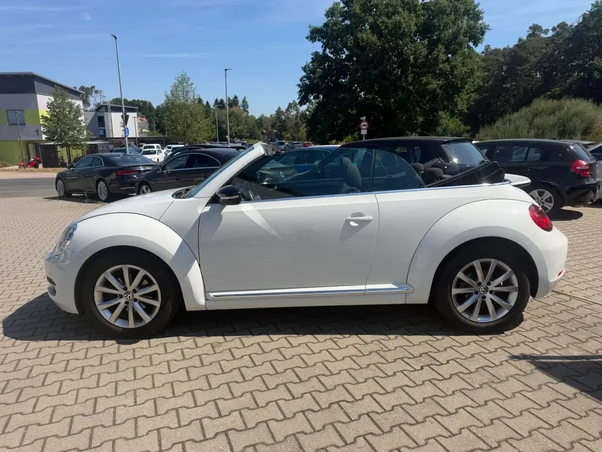 Gebraucht VW Beetle Cabriolet CLUB 105 PS (77 kW) 2015 Weiß Cabrio