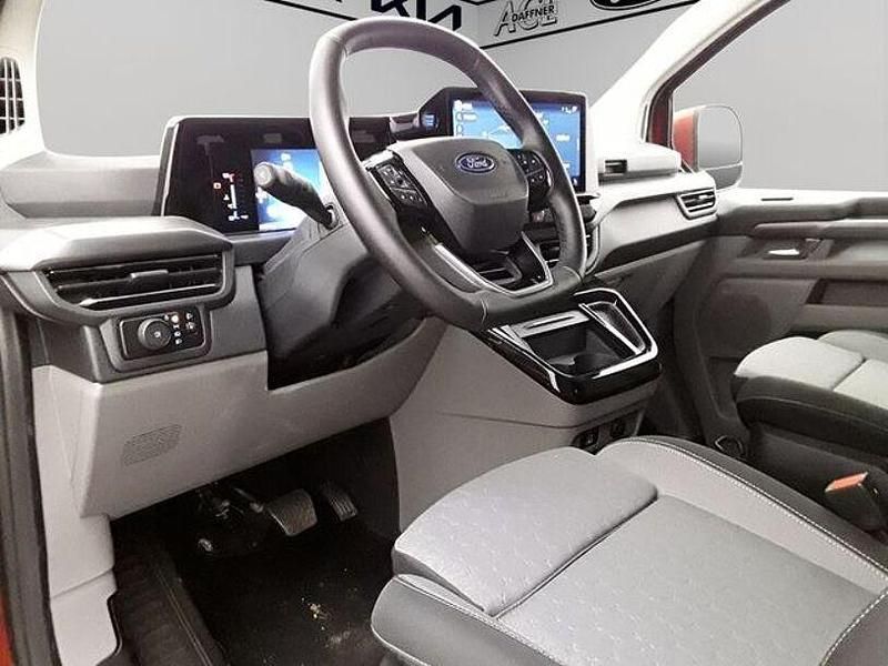 Gebraucht Ford Tourneo Custom Titanium 136 PS (100 kW) 2024 Artisan red Van
