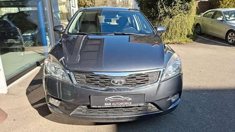 Gebraucht Kia Ceed 90 PS (66 kW) 2010 Grau Kleinwagen