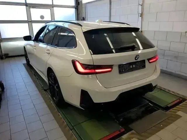 Gebraucht BMW 330 M Sport 286 PS (210 kW) 2023 Andere Kombi