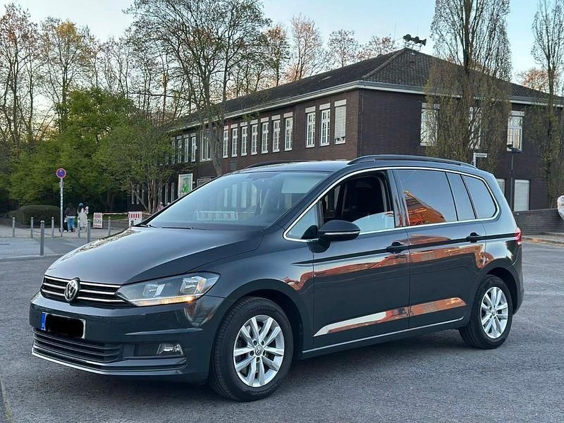 Gebraucht VW Touran 150 PS (110 kW) 2018 Grau Van / Kleinbus