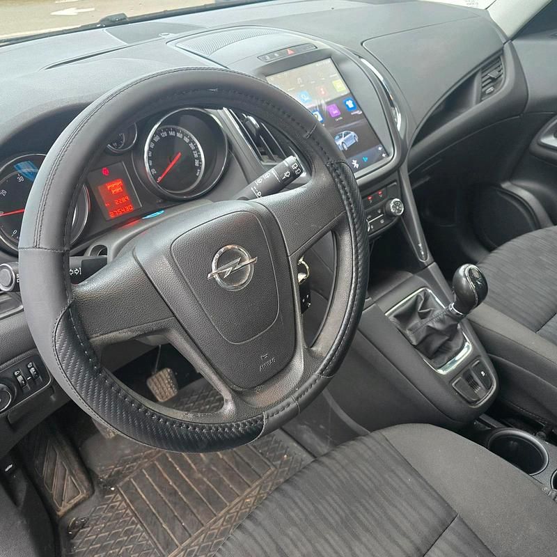 Gebraucht Opel Zafira 140 PS (102 kW) 2013 Braun Van / Kleinbus