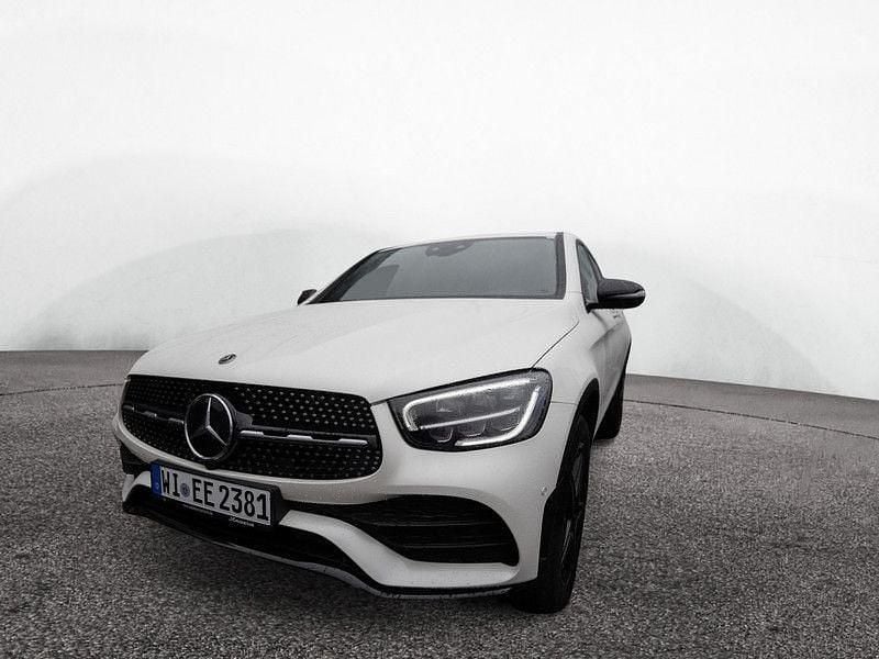 Gebraucht Mercedes GLC300e AMG 194 PS (142 kW) 2024 Weiss manufaktur diamantweiss bright Coupé
