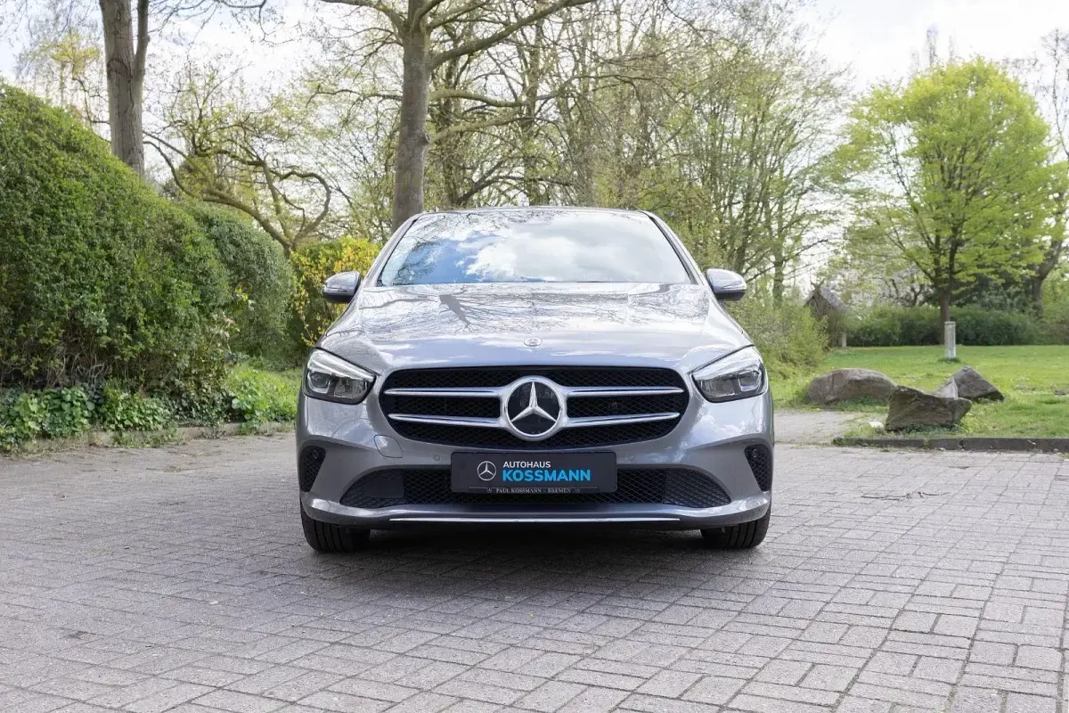 Gebraucht Mercedes B250 Style 160 PS (117 kW) 2022 Grau Kleinwagen