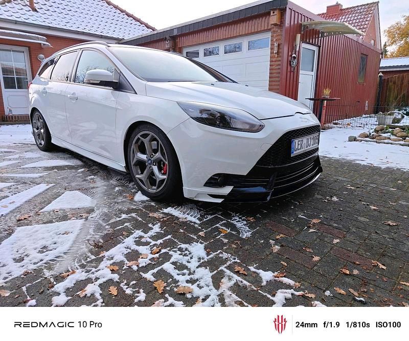Gebraucht Ford Focus ST 250 PS (183 kW) 2013 Weiß Kombi
