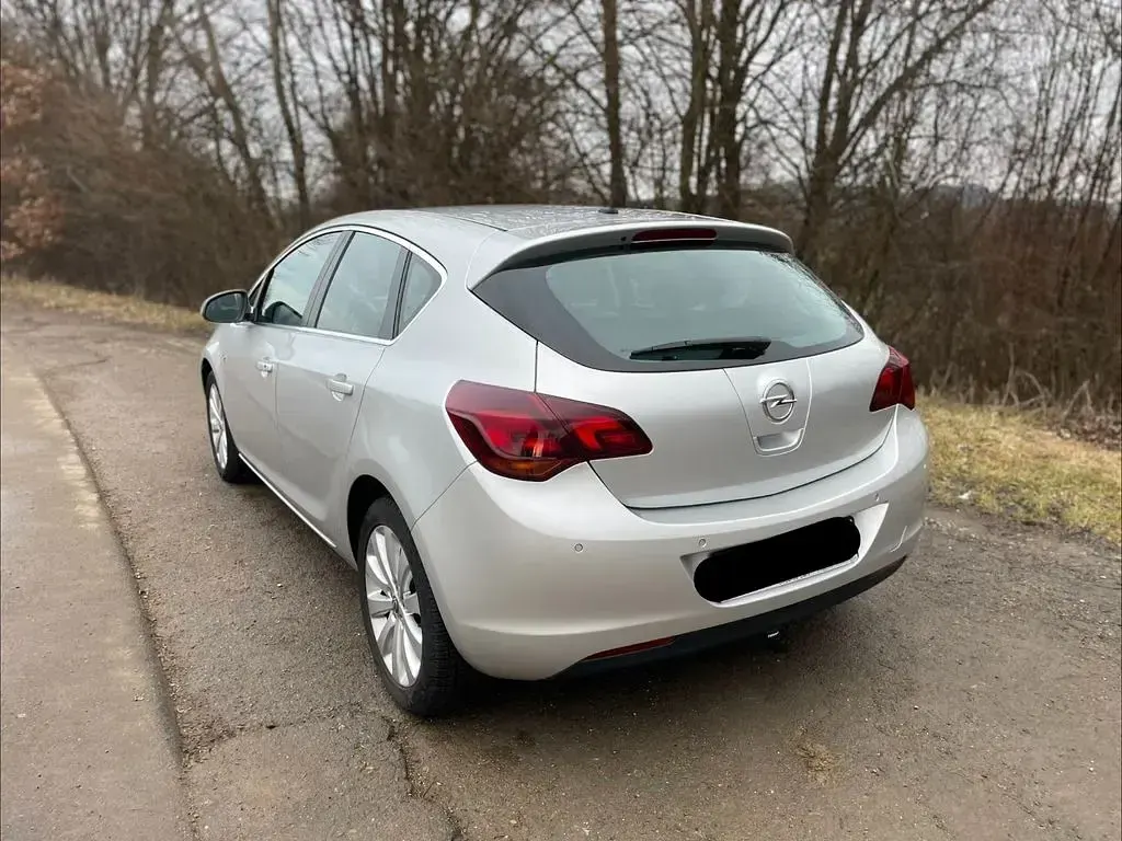 Gebraucht Opel Astra Innovation 116 PS (85 kW) 2010 Silber Limousine