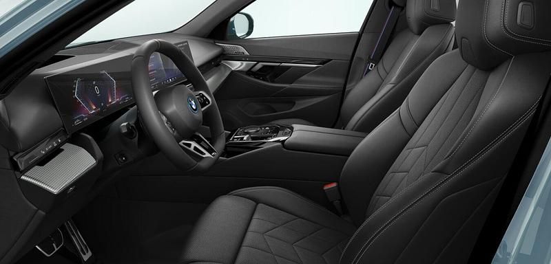 Gebraucht BMW 550e Comfort Edition 489 PS (359 kW) 2025 Grün Kombi