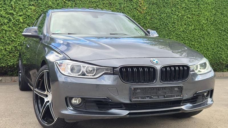 Gebraucht BMW 320 Sport Line 184 PS (135 kW) 2015 Grau Limousine