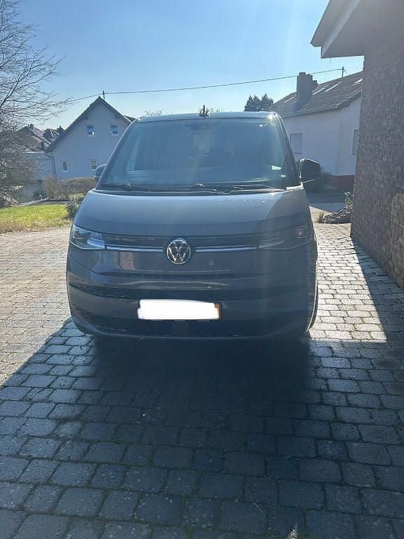 Gebraucht VW Multivan Edition 150 PS (110 kW) 2024 Grau Van