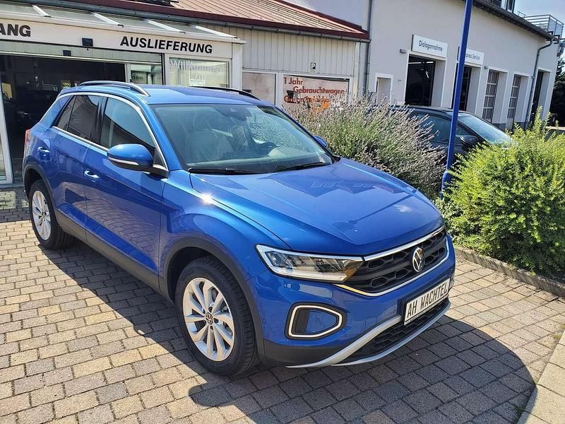 Gebraucht VW T-Roc Life 116 PS (85 kW) 2024 Ravennablau metallic SUV