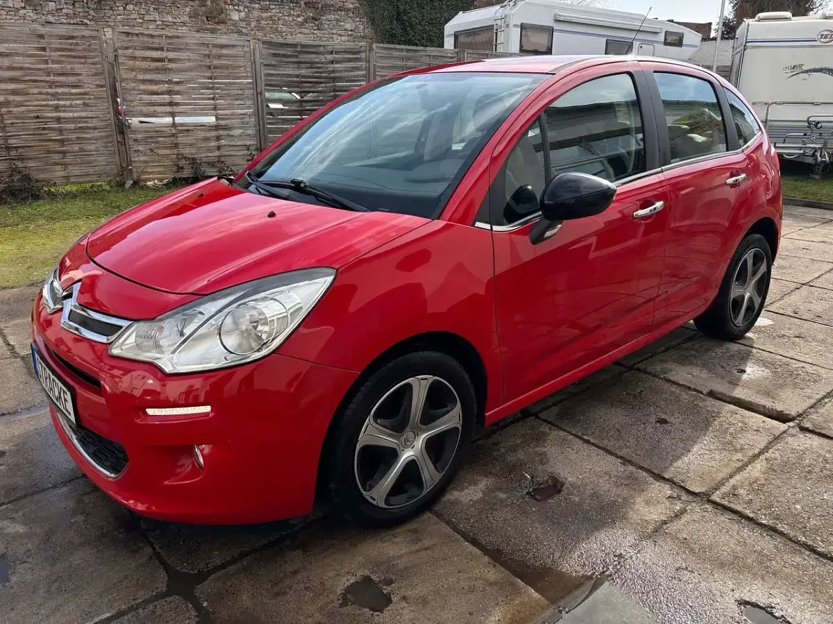 Używany Citroën C3 SELECTION 82 KM (60 kW) 2016 Czerwony Hatchback