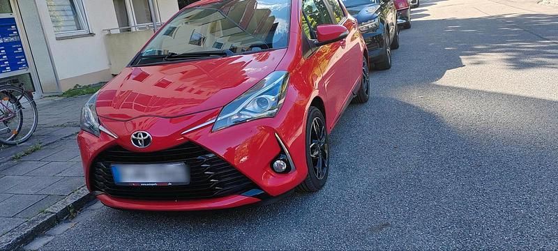 Rot Gebraucht 2019 Toyota Yaris Limousine | 11.000 € (Guter Preis) - Bild 1/4