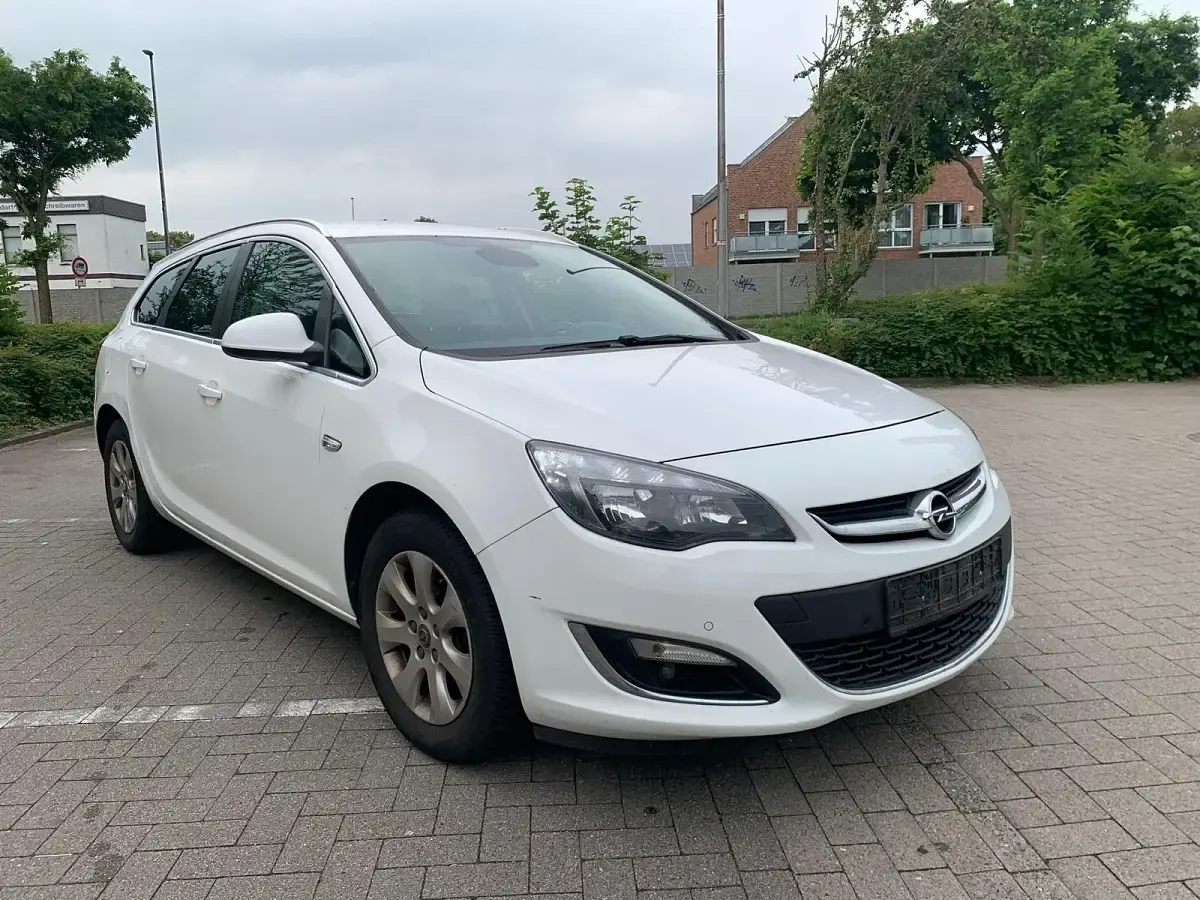 Gebraucht Opel Astra 136 PS (100 kW) 2015 Weiß Kombi
