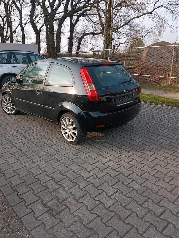 Gebraucht Ford Fiesta 70 PS (51 kW) 2005 Schwarz Kleinwagen