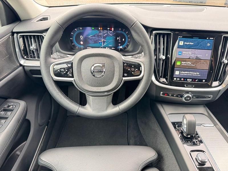 Gebraucht Volvo V60 Plus 197 PS (144 kW) 2025 Schwarz Kombi