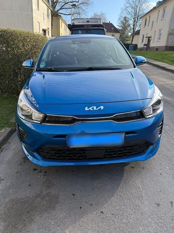 Gebraucht Kia Rio Edition 7 84 PS (61 kW) 2022 Blau Limousine