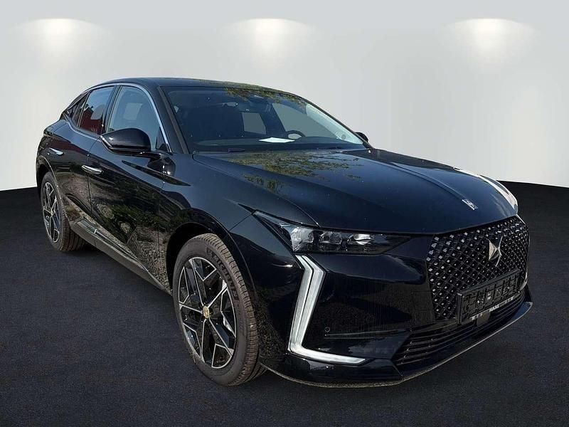 Neu DS Automobiles DS4 136 PS (100 kW) 2025 Lackierung schwarz perla nera/typ aussenverkleidung metalliclackierung Limousine