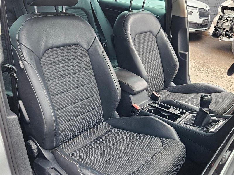 Gebraucht VW Golf VII Highline 150 PS (110 kW) 2015 Silber Kombi