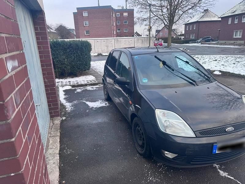 Gebraucht Ford Fiesta 78 PS (57 kW) 2003 Schwarz Limousine