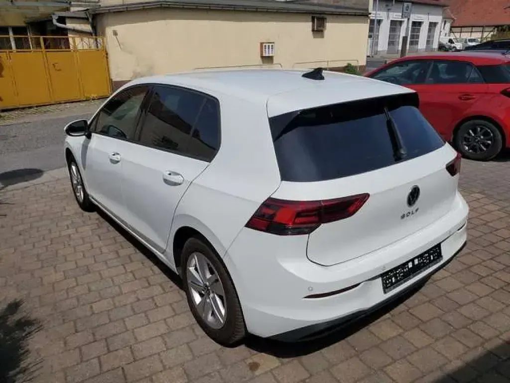 Gebraucht VW Golf VIII Life 131 PS (96 kW) 2022 Pure white Limousine