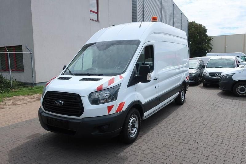 Weiß Gebraucht 2016 Ford Transit Limousine | 10.900 € (Fairer Preis) - Bild 1/4