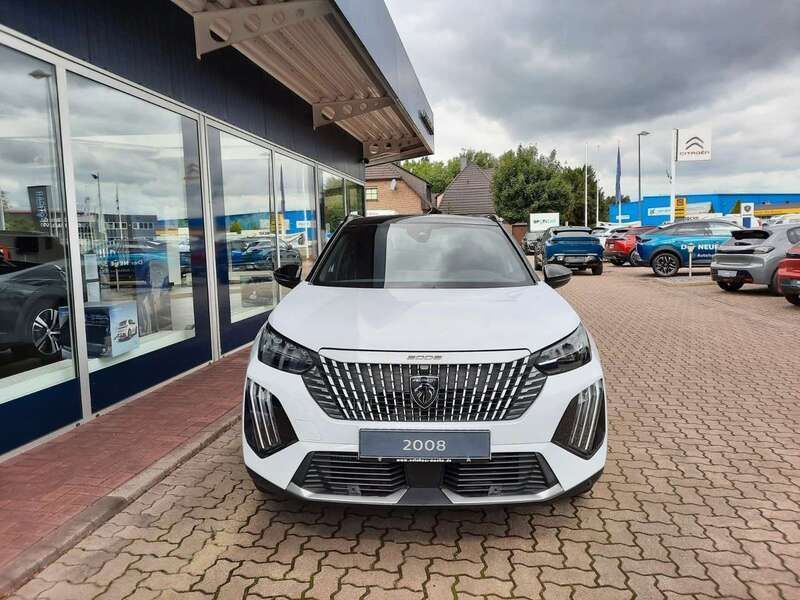 Weiß Gebraucht 2024 Peugeot 2008 GT SUV | 28.850 € (Teuer) - Bild 1/4