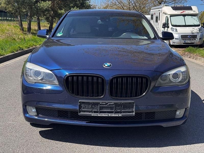 Second-hand BMW 730 245 CP (180 kW) 2009 Albastru Berlinǎ