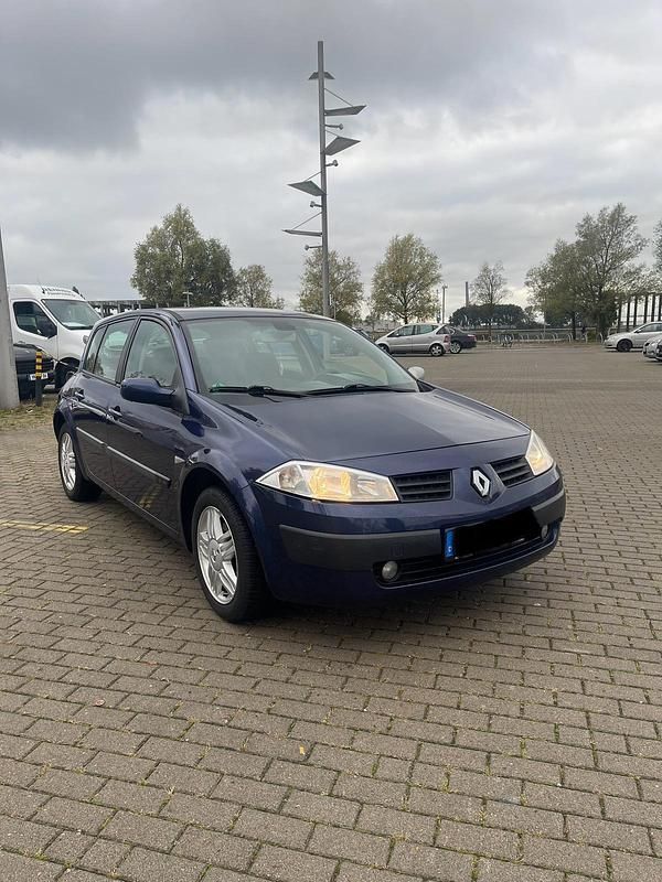 Blau Gebraucht 2004 Renault Mégane II Limousine | 1.900 € (Fairer Preis) - Bild 1/4