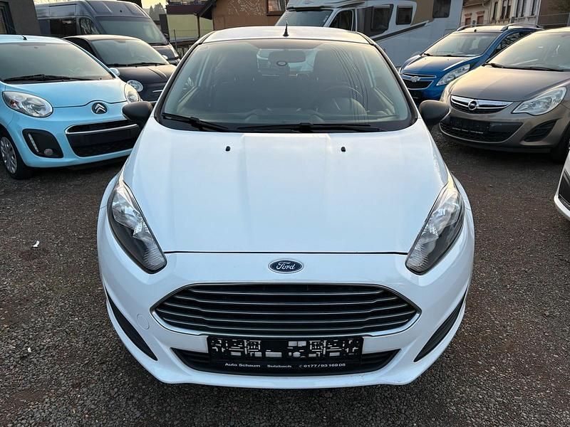 Gebraucht Ford Fiesta 82 PS (60 kW) 2014 Weiß Kleinwagen