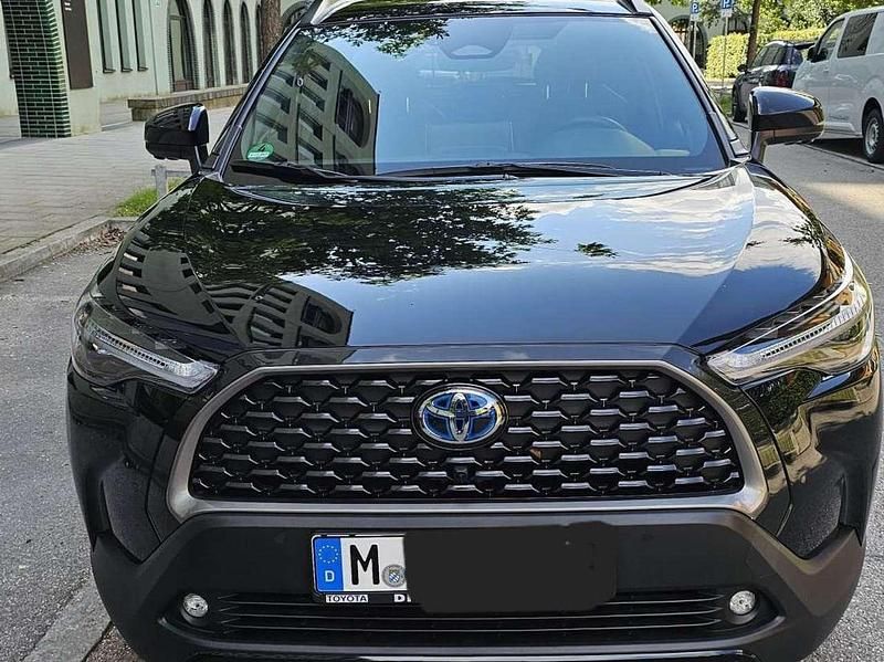 Schwarz Gebraucht 2024 Toyota Corolla Cross Lounge SUV | 36.600 € (Fairer Preis) - Bild 1/4