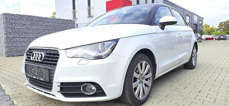 Weiß Gebraucht 2013 Audi A1 Sportback Ambition Kleinwagen | 6.390 € (Etwas zu teuer) - Bild 1/4