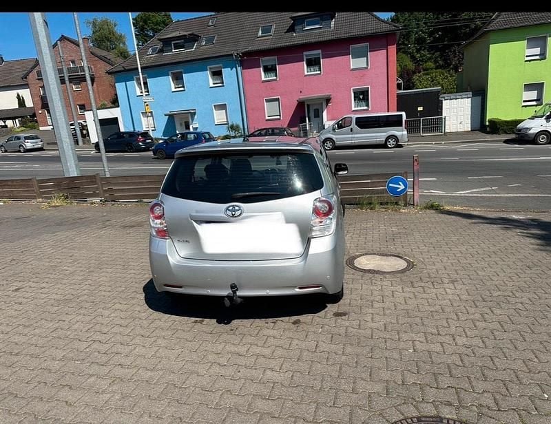 Gebraucht Toyota Verso 126 PS (92 kW) 2010 Grau Van / Kleinbus