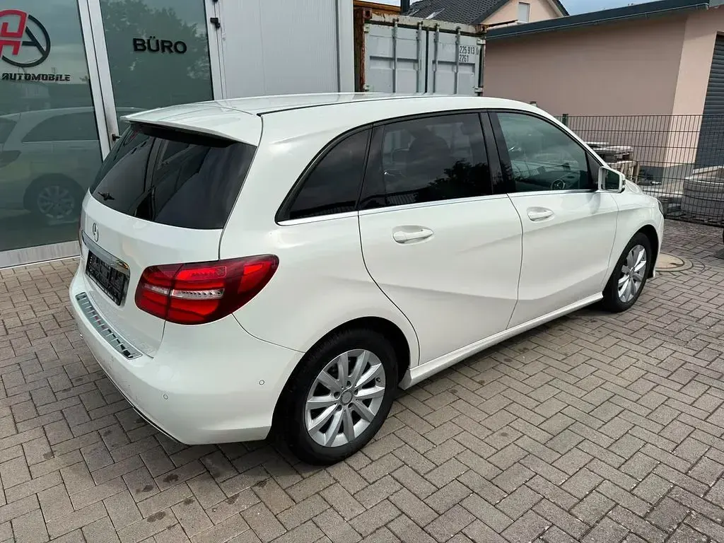 Gebraucht Mercedes B220 177 PS (130 kW) 2014 Weiß Kleinwagen