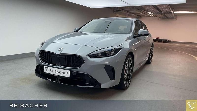 M brooklyn grau metallic Gebraucht 2025 BMW 123 M Sport Kleinwagen | 42.990 € (Superpreis) - Bild 1/4
