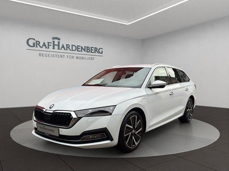 Weiß Gebraucht 2021 Skoda Octavia First Edition Kombi | 24.888 € (Fairer Preis) - Bild 1/4