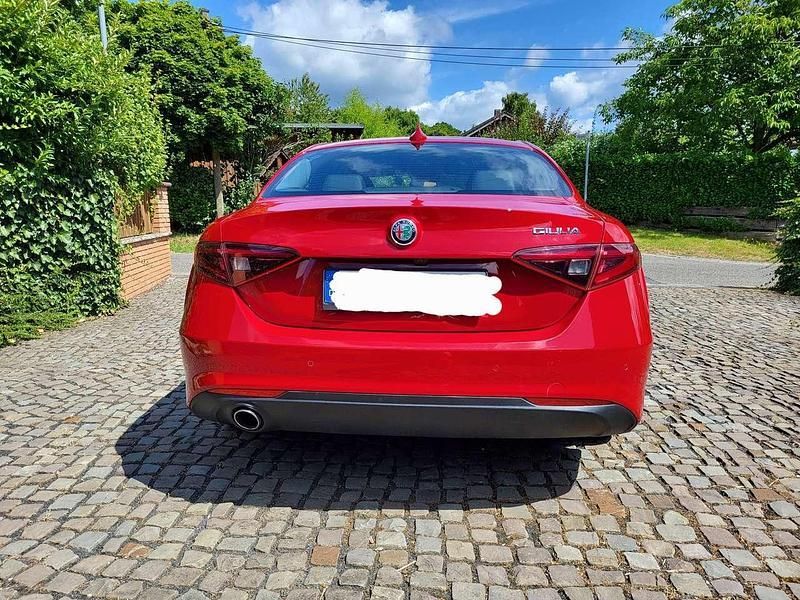 Rot Gebraucht 2017 Alfa Romeo Giulia Super Limousine | 21.000 € (Fairer Preis) - Bild 1/4