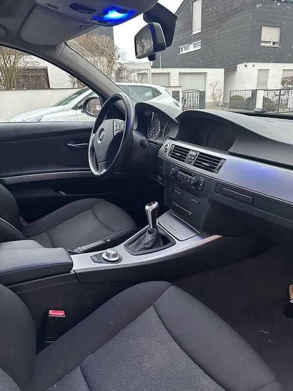 Second-hand BMW 320 150 CP (110 kW) 2005 Gri Berlinǎ